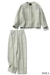 エブールのノーカラージャケットセットアップ 登壇 服