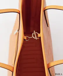 モーロ・パリの横長トート　中