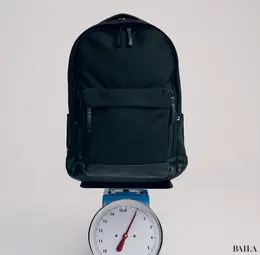 【ホワイタージュ（WHITEÂGE）】の軽量黒リュック　　GEX Daypack M