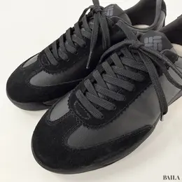 コロンビア　防水スニーカー　アッパーデザイン