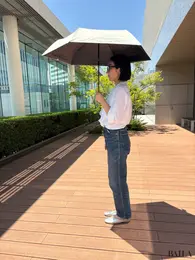 ゼロアンド（-0&）シリーズの「晴雨兼用折りたたみ日傘　差したところ全身