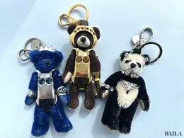 プラダ バッグチャーム　ベアふたつ（クマ）とパンダ