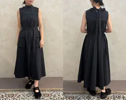 Aラインロングワンピース￥4990・ダブルストラップバレエスニーカー￥2990／GU×rokh（GU）