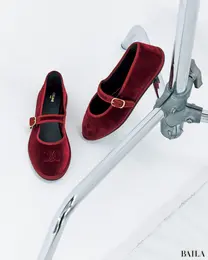 【CELINE（セリーヌ）】クラシカルなベルベットの新作バレエシューズ
