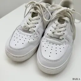 ナイキ　NIKE AIR FORCE 1　デザイン寄り画像