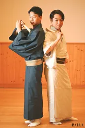 中村鷹之資と尾上左近、歌舞伎『刀剣乱舞』の稽古場で刀を構えるポーズ