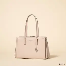 マイケル マイケル・コース　LAILA ぺブル レザー トート ミディアム　￥49500