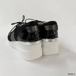 銀座かねまつ　ウェッジスニーカー　ヒール寄り画像