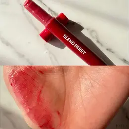 ブルべ冬 プチプラコスメ パーソナルカラー  リップ ブレンドベリー「リップバルーン 014」