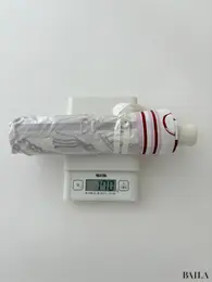 2. 軽やかな見た目だからこそ実現できた、約185gという軽さ