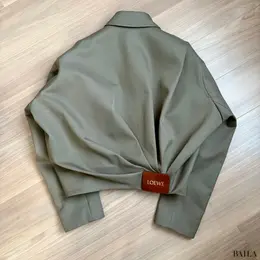 「LOEWE（ロエベ）」のドレープ ジャケット（コットン&シルク）背面