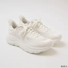 HOKAのスニーカー　クリフトン10　歩きやすい