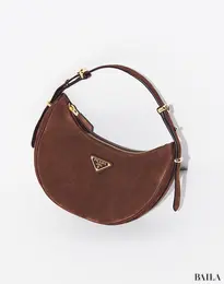 【プラダ】さらりと小脇に抱えたい“ミニ”な相棒