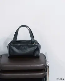 【MIU MIU（ミュウミュウ）】ソフトな質感が特徴的な新作ボストンバッグをチェック