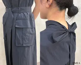 Aラインロングワンピース￥4990・ダブルストラップバレエスニーカー￥2990／GU×rokh（GU）