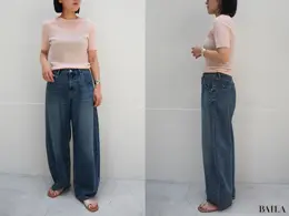 「バギーカーブジーンズ」（￥4990）、「3Dメリノリブクルーネックセーター5分袖」（￥2990）