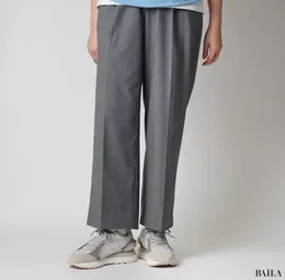 オニツカタイガーのスニーカーを試着　モアージュCO