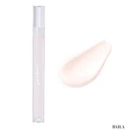 色浮きしないホワイトカラーで自然な立体感を演出。リフトスフレハイライト ￥1650 （web限定）／CandyDoll 