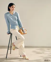 サンダルミュールのコーディネート　新川優愛　上品な印象のミュールは パンツ合わせでほどよいキレを