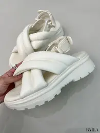 ボリュームソールパフィースポーツサンダル　白　サイド　ジーユー