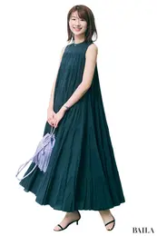 【サマ見えワンピース】ライター・伊佐治里保さん