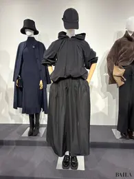 プラステ「フーデッドギャザーブルゾン」と「タフタピンタックボリュームスカート」