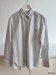 ベーシックなストライプシャツを今っぽく着たいなら「コットンブレンドシャツ」（￥3990）