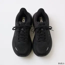 HOKAのスニーカー　黒スニーカー　ボンダイ9