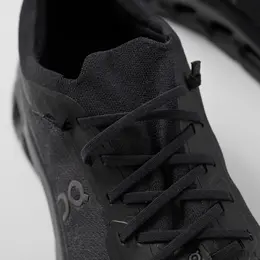 onのスニーカー　クラウドティルトムーン　歩きやすいスニーカー