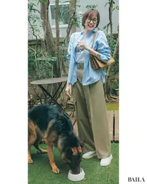 《Day7》ラフなシャツスタイルで休日散歩していたら、公園でばったりランニング中の部長に遭遇。めっちゃ水はねるけど…。撥水パンツだからセーフ