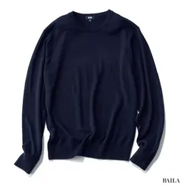 ユニクロのメリノクルーネックセーター