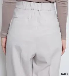 マットストレッチタックバレルパンツ　バック
