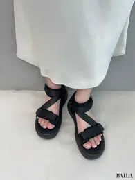 ボリュームソールテープサンダル　ブラック　試着　ジーユー