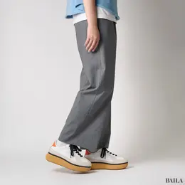 オニツカタイガーのスニーカーを試着　デレシティ