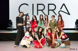 プロデューサーの佐藤晴美さんと、「CIRRA（シイラ）」のメンバー