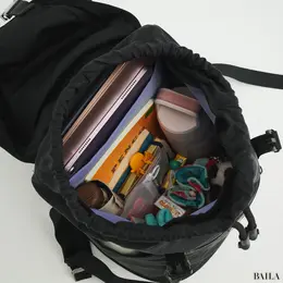 ボナベンシュラ　リュック　収納力　通勤グッズをバッグに入れた様子