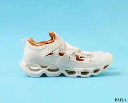 ミズノのスニーカー　ウエーブプロフェシーストラップ　歩きやすいスニーカー