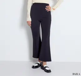 ストレッチフレアパンツ　フロント　