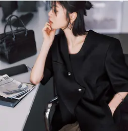 きちんと感と洒落感を両立する オールインワン通勤のすすめ