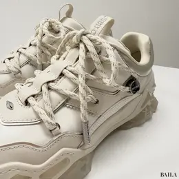 ジミー チュウ　DIAMOND X Ⅱ　デザイン寄り画像　シューレース