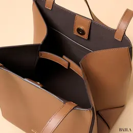 マイケル マイケル・コース　JORDI コンバーチブル シンチ トート ミディアム　内側のボタンを留めた様子