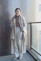 マットストレッチタックバレルパンツ　新作　ソージュ　晩冬　通勤　コーデ　ベージュ　プレス着用