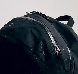 アークテリクス　通勤リュック　止水ファスナー、防水