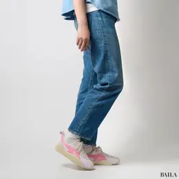 オニツカタイガーのスニーカーを試着　アクロマウント