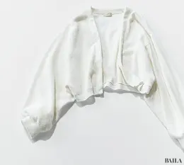 カーディガン￥27000／シーニュ