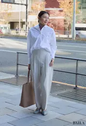 マットストレッチタックバレルパンツ　新作　ソージュ　春　通勤　コーデ　ベージュ　プレス着用