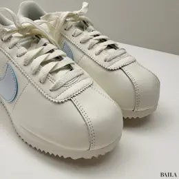 NIKE　NIKE CORTEZ　デザイン寄り画像