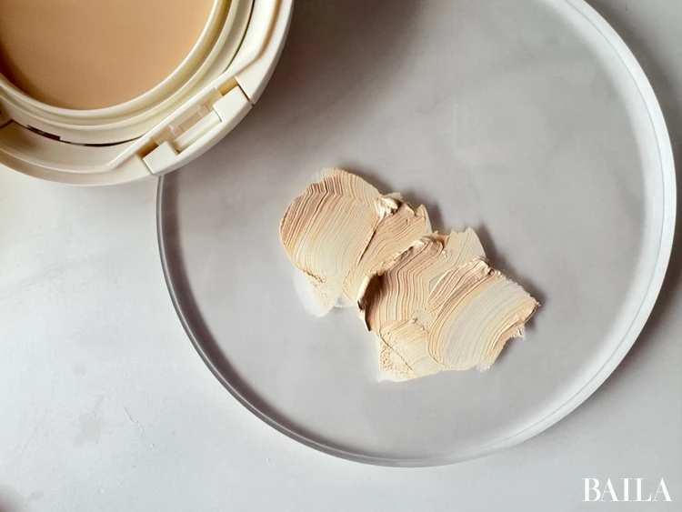 アネッサ　オールインワン ビューティーパクト 　スウォッチ