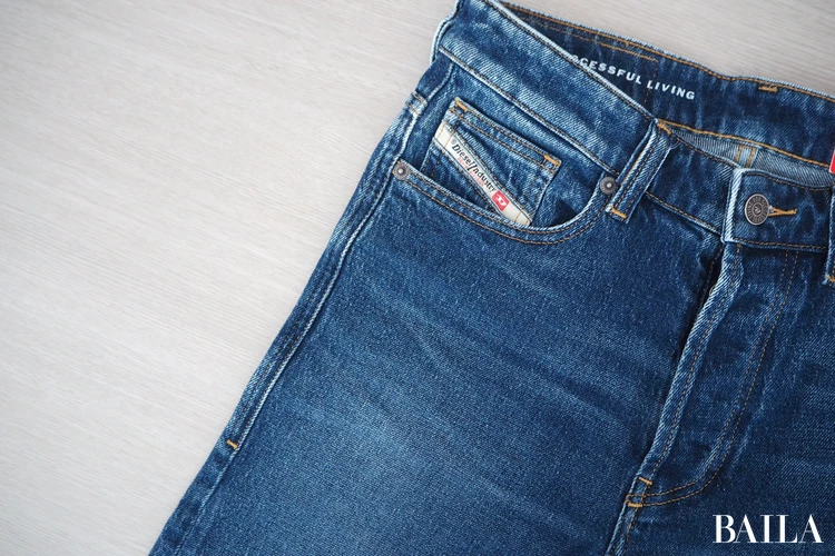 色み:夏コーデにも使いやすい、鮮やかなブルー