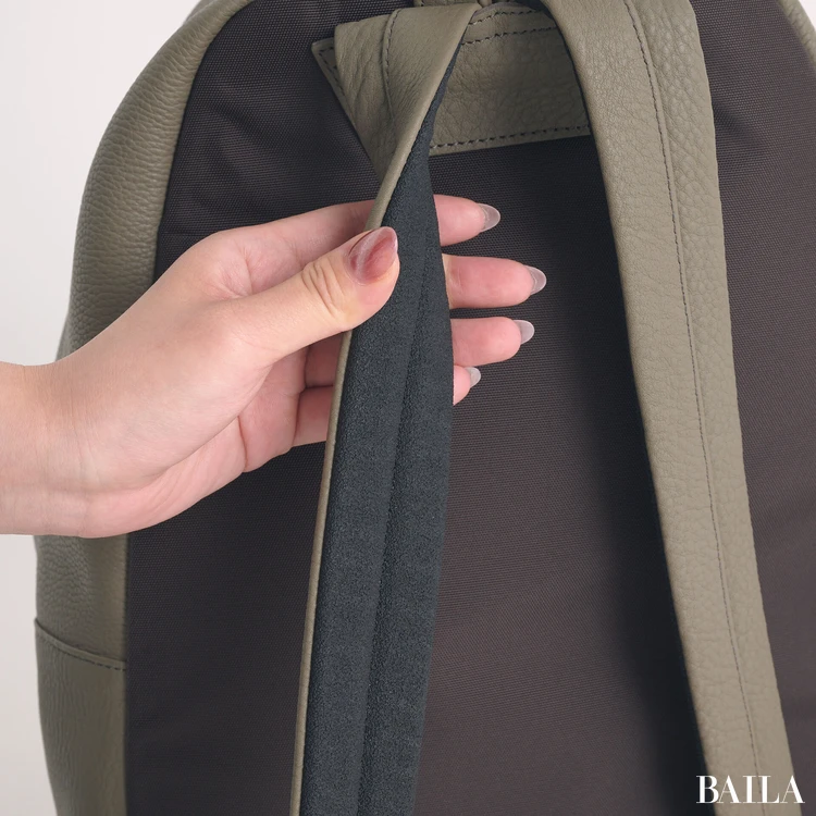 「トフ＆ロードストーン」の リュック　背面